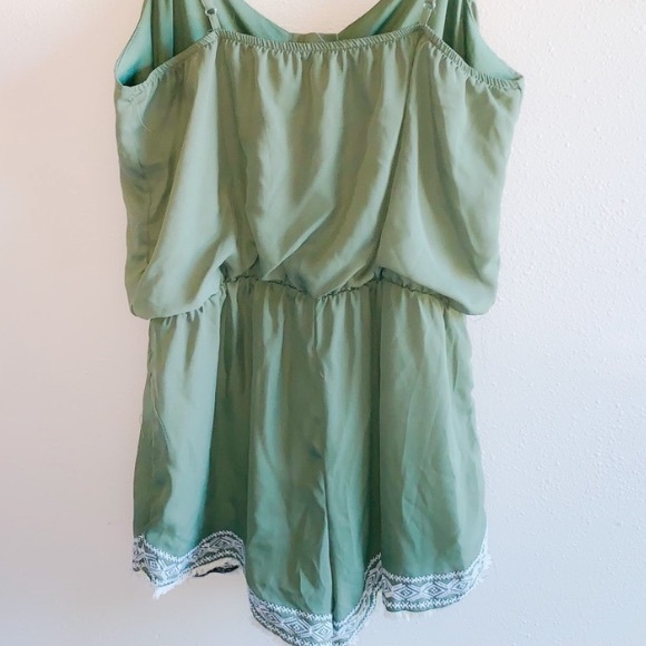 Green romper - Picture 3 of 4